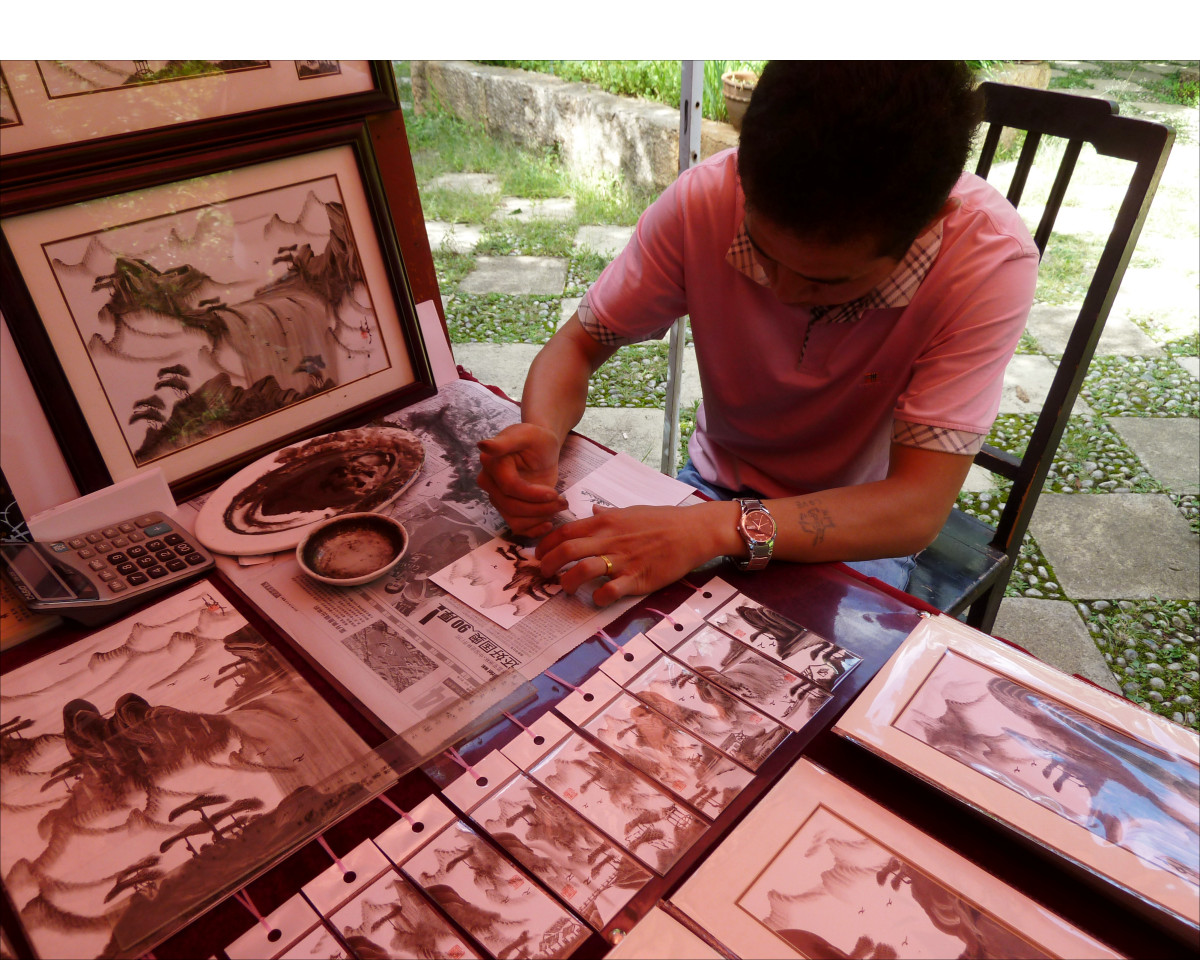 Lijiang - artist at Black Dragon Pool